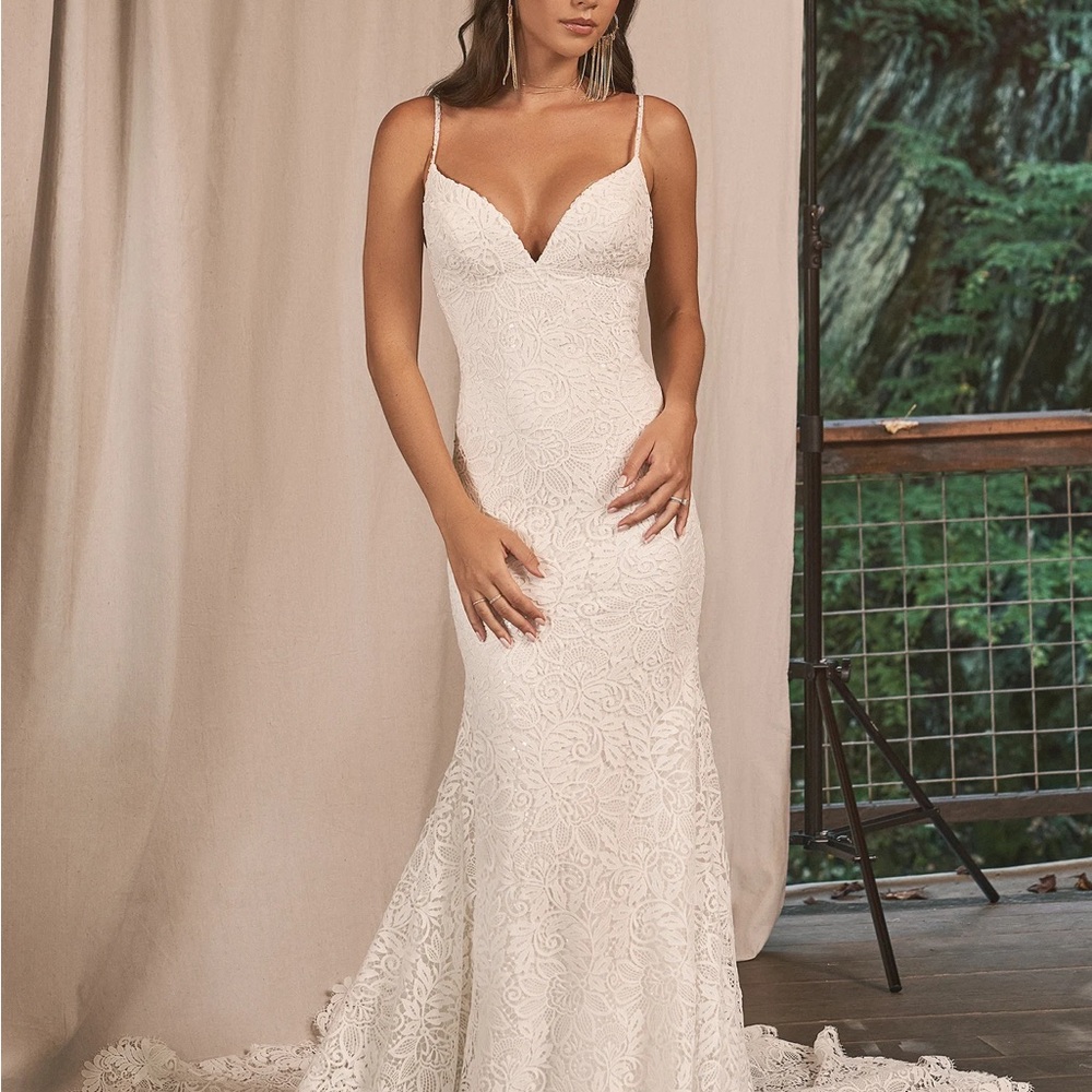 Elegant White Lace Wedding Dress